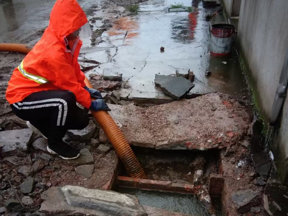 涪陵专业清理污水池 炜誉市政以规范流程守护城市 “肠道”