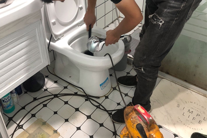 涪陵马桶堵塞自己疏通还是找师傅?专业上门服务让你省时更省心